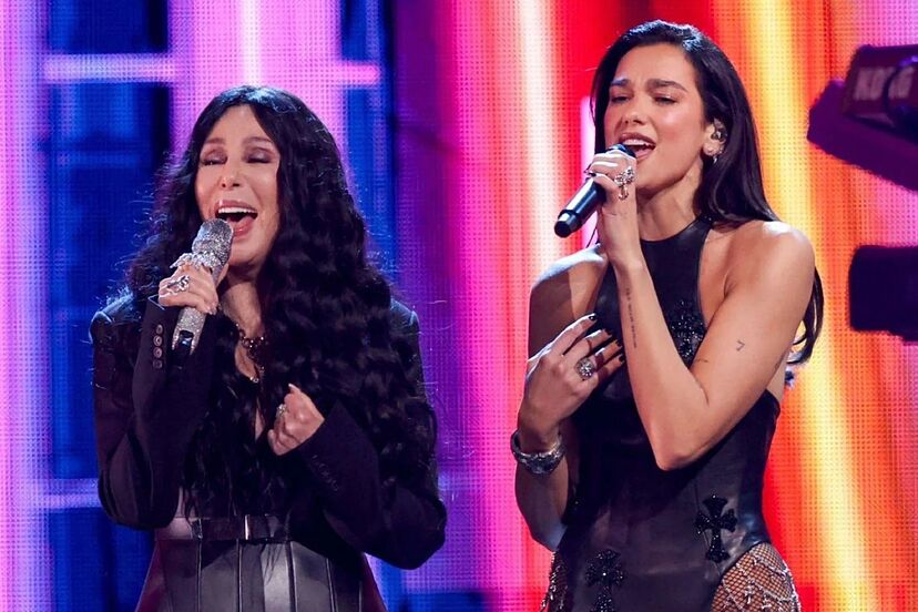 El dueto memorable de Dua Lipa y Cher, juntas en una gala de estrellas al ritmo de «Believe»