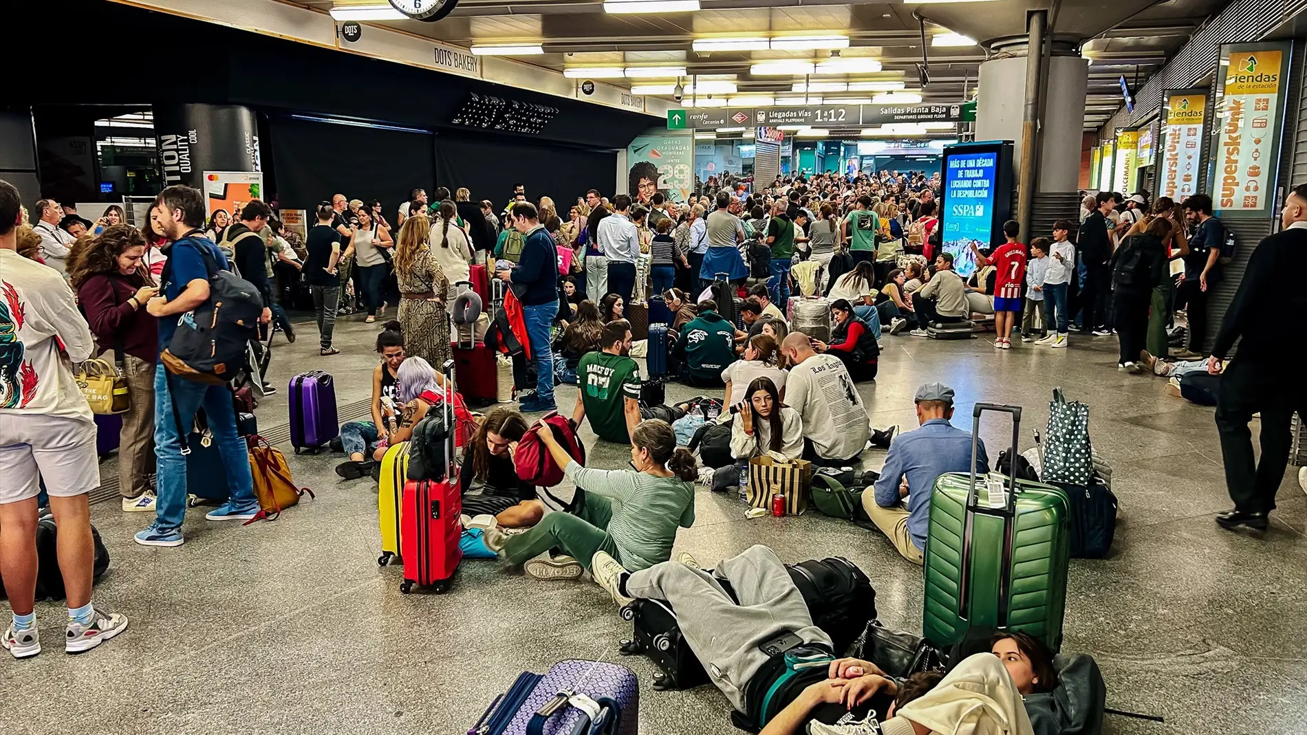 España | Cancelan múltiples trenes tras incidentes ferroviarios en Madrid