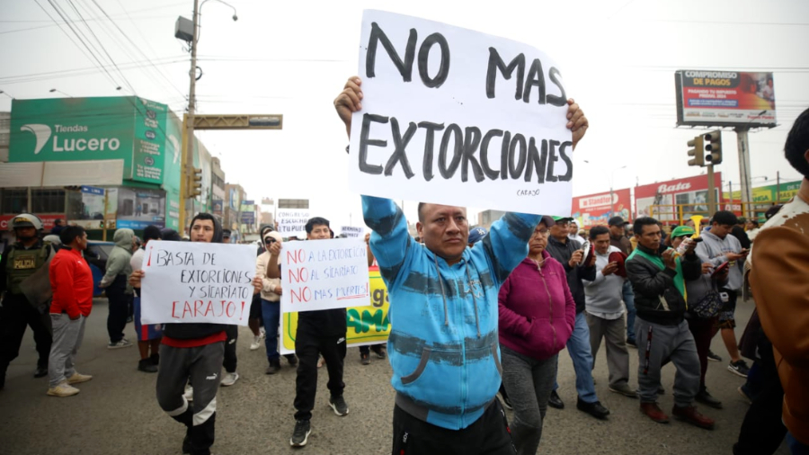 La derogación de un polémico dictamen condiciona el fin del paro de transporte en Perú