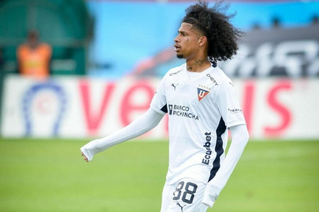 Mûere el futbolista ecuatoriano Marco Angulo a los 22 años, tras sufrir un accidente automovilístico