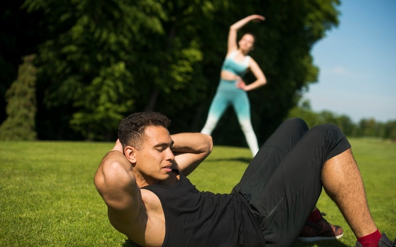 Entrenar al aire libre reduce el estrés y mejora el estado de ánimo