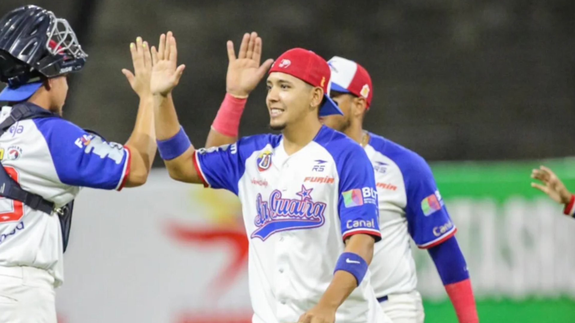 Tiburones de La Guaira irrumpieron en Valencia para barrer la serie