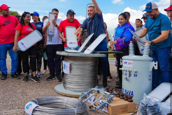 Gobernador de Anzoátegui anuncia inicio de trabajos de electrificación en el sector «El Desvío»