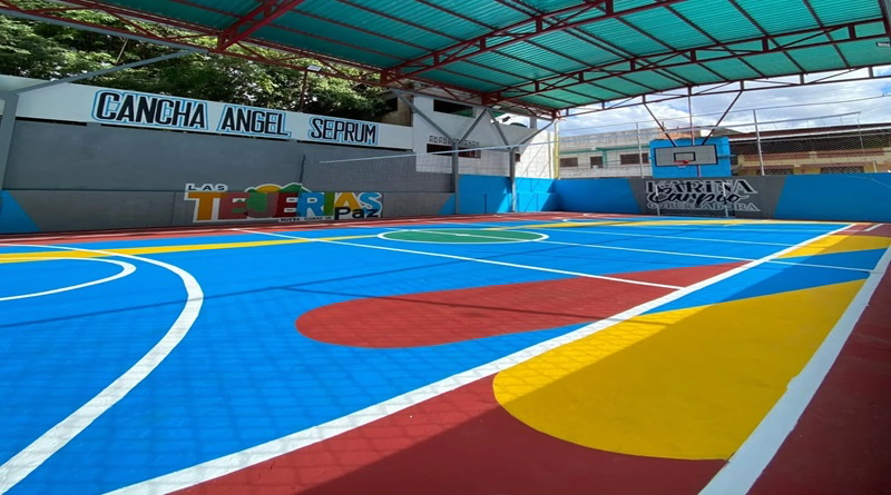 Habitantes de Las Tejerías estrenan cancha deportiva Ángel Seprum