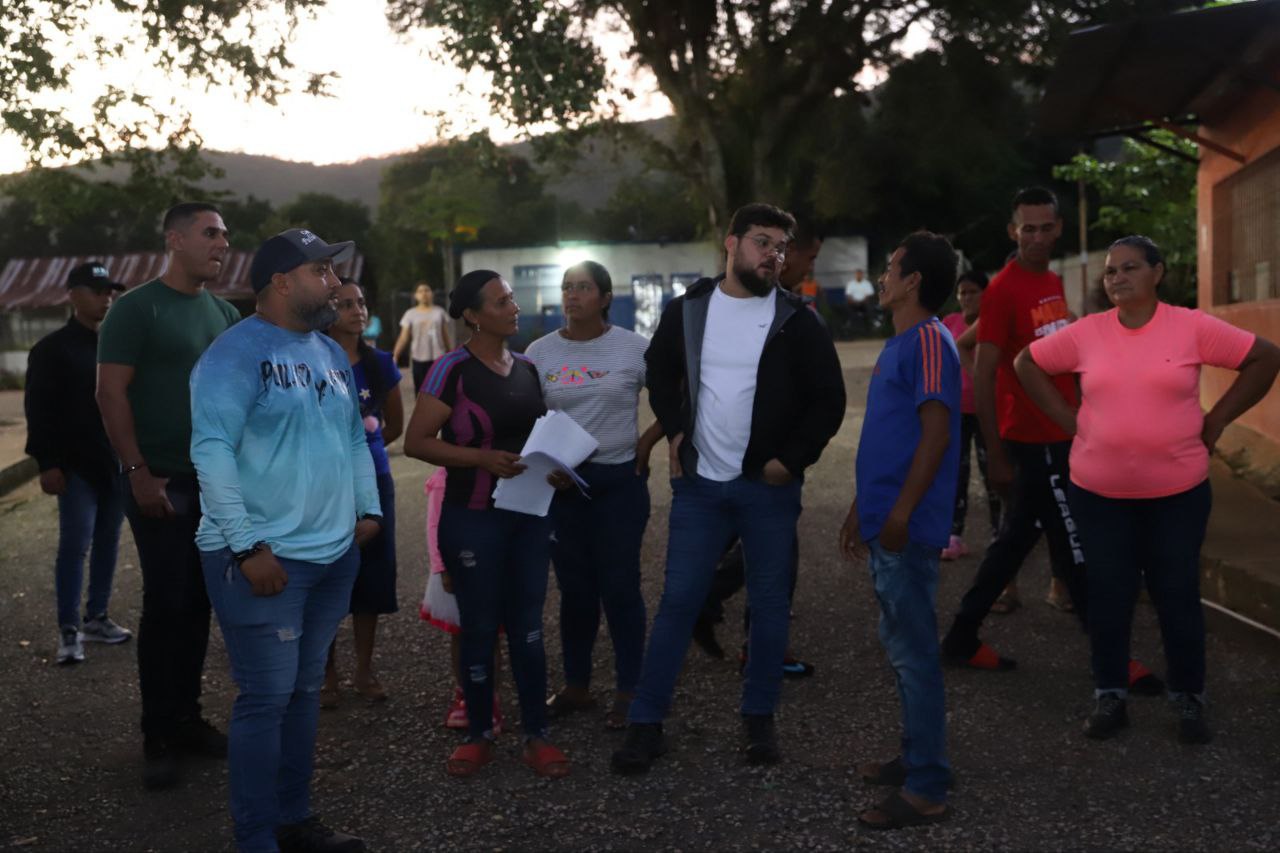 Con alumbrado y embellecimiento de fachadas benefician a más de 700 familias en Cedeño (+ Fotos)