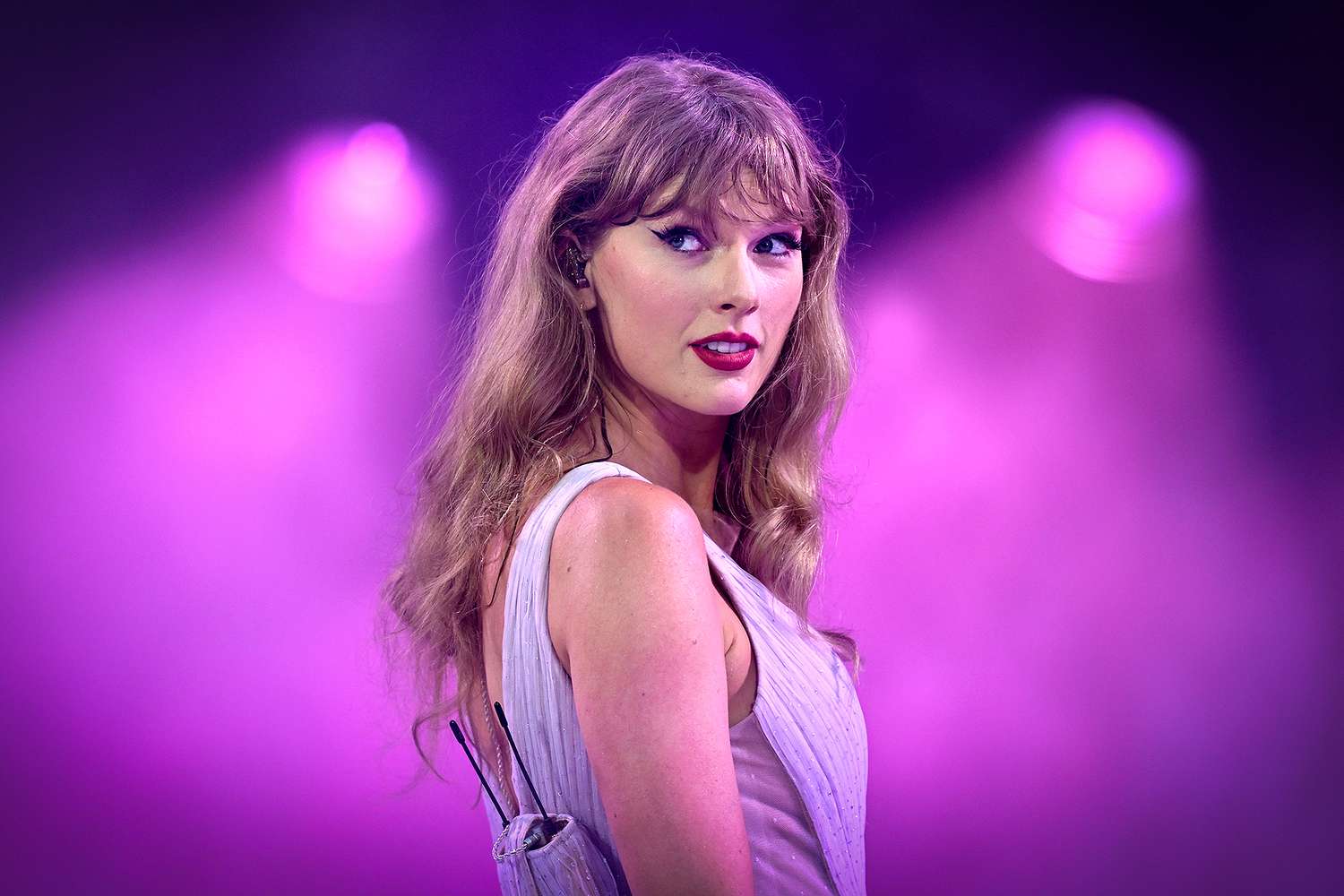 Gira de Taylor Swift logra ingresos récord de más de 2.000 millones de dólares