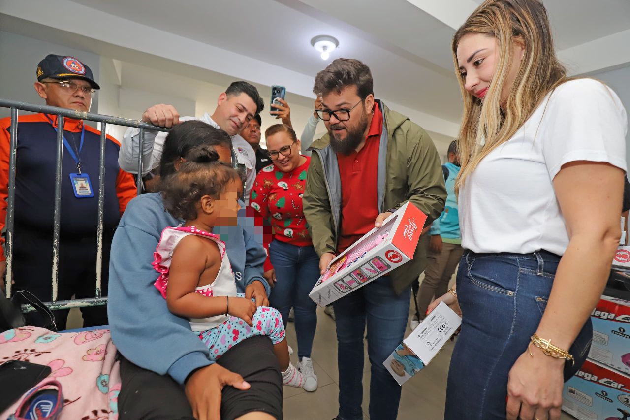 Gobernador Ernesto Luna y Primera Dama Sorenellys Zambrano entregan juguetes en el Hospital de Maturín (+ Fotos)