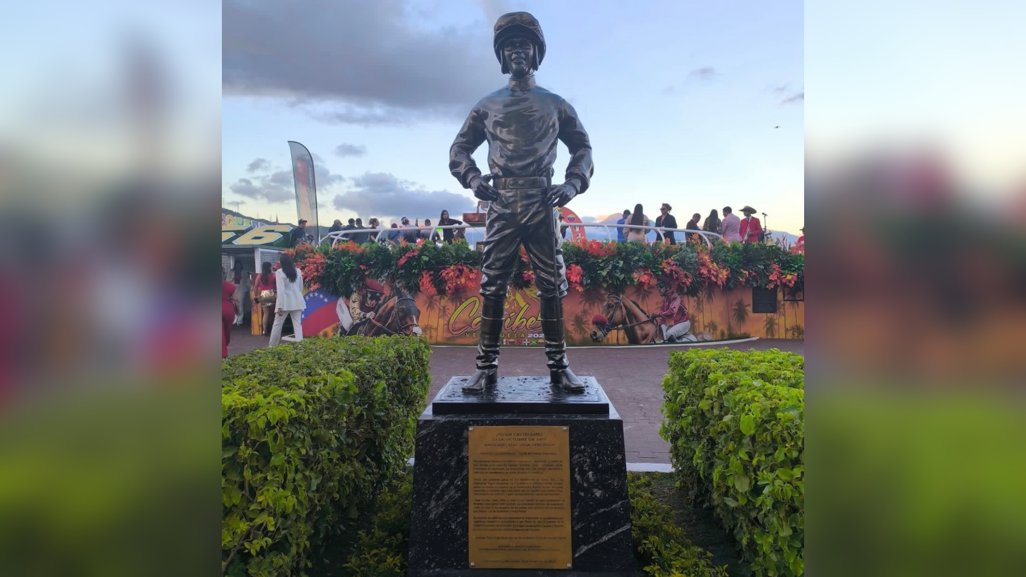 Homenaje al jinete venezolano: develan estatua de Javier Castellano en La Rinconada