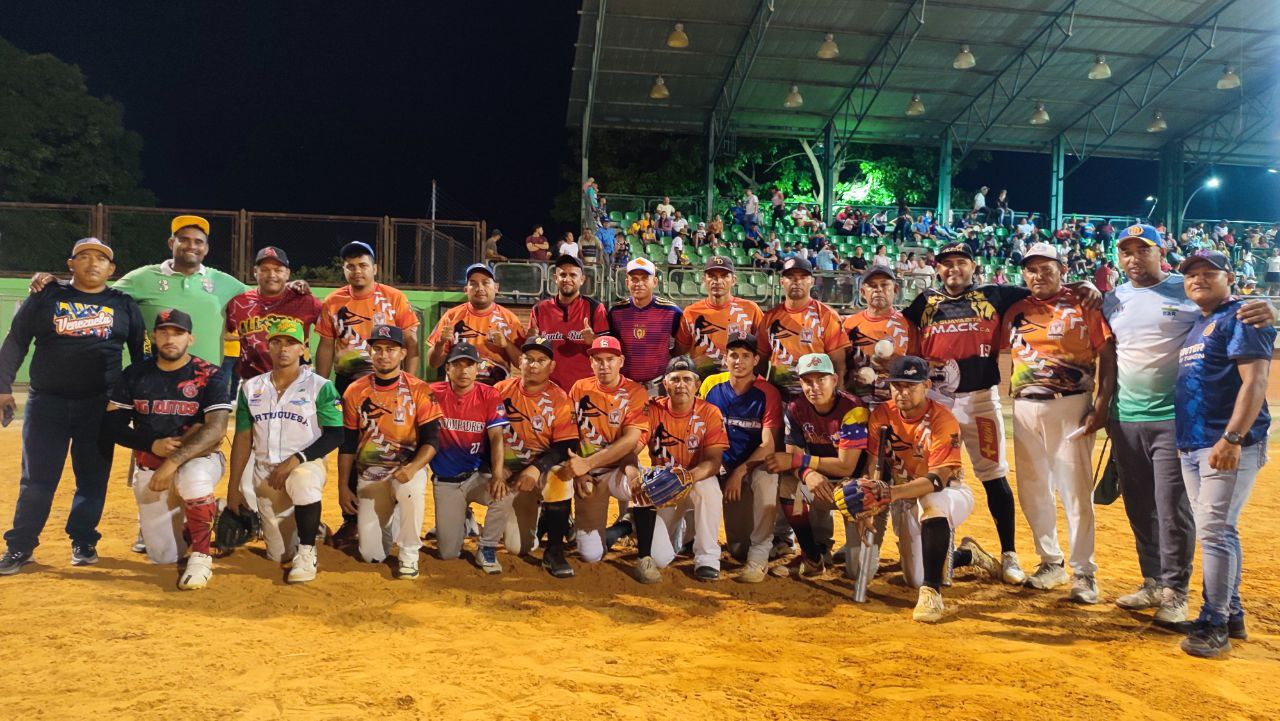 Campeonato Super 8 en el Francisco Contreras de Sabaneta