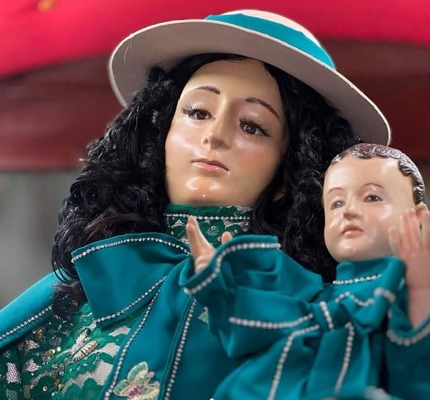 Imagen de la Divina Pastora luce nuevo traje para continuar recorrido por las iglesias de Barquisimeto