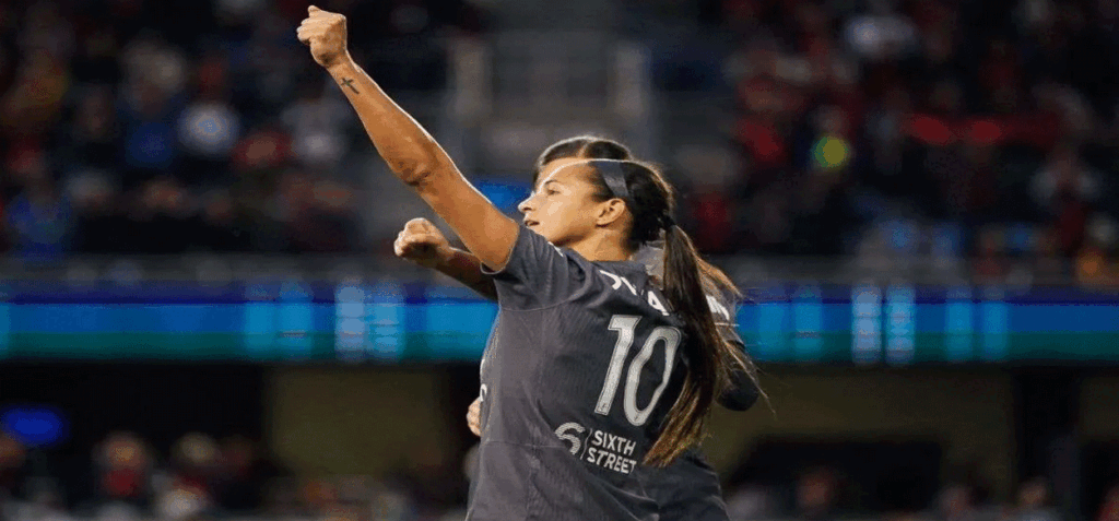 La reina del fútbol femenino venezolano Deyna Castellanos anunció su retiro de Bay FC