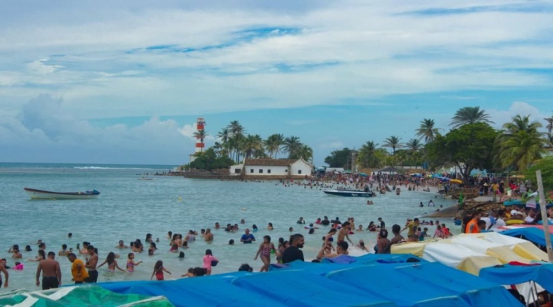 Falcón registra alta afluencia de turistas durante temporada vacacional
