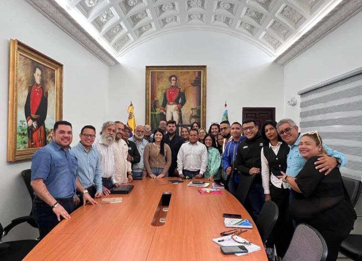 Gobernador Ernesto Luna ratifica junta directiva del Clsem para el nuevo período