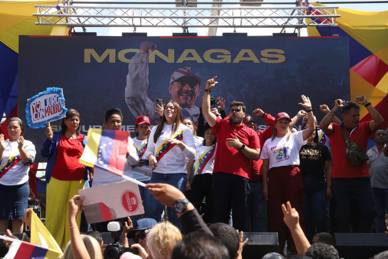 Monaguenses se concentraron en apoyo a la juramentación del Presidente Maduro este 10-ene (+ Fotos)