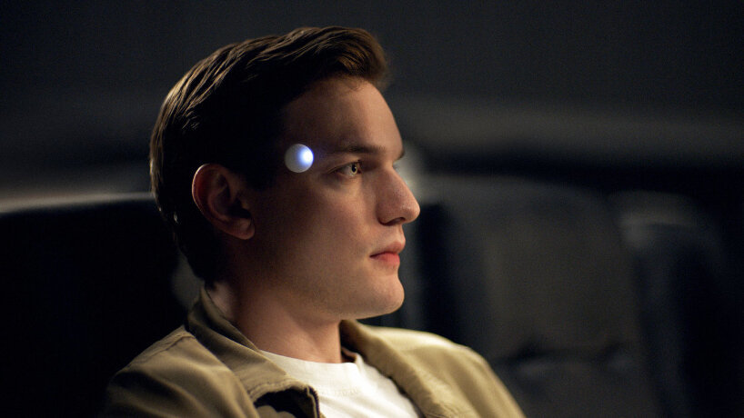 Crean un dispositivo de IA capaz de «leer la mente» del usuario: ‘Hola, Omi’