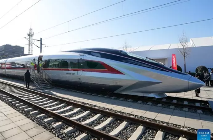 China presenta nuevos trenes bala que alcanzan 450 km./hora (+ Fotos)
