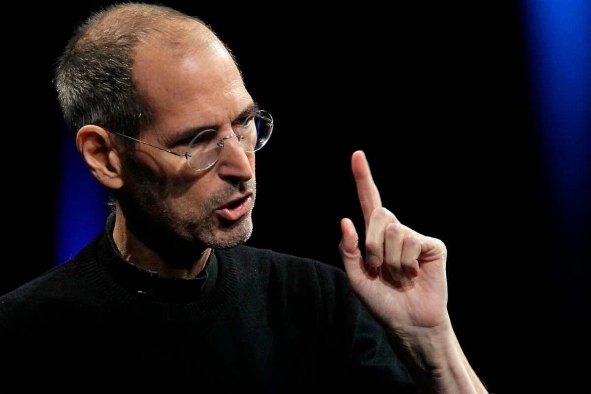 La Generación Z sacaría de quicio a Steve Jobs: considera que llegar diez minutos tarde al trabajo es ser puntual