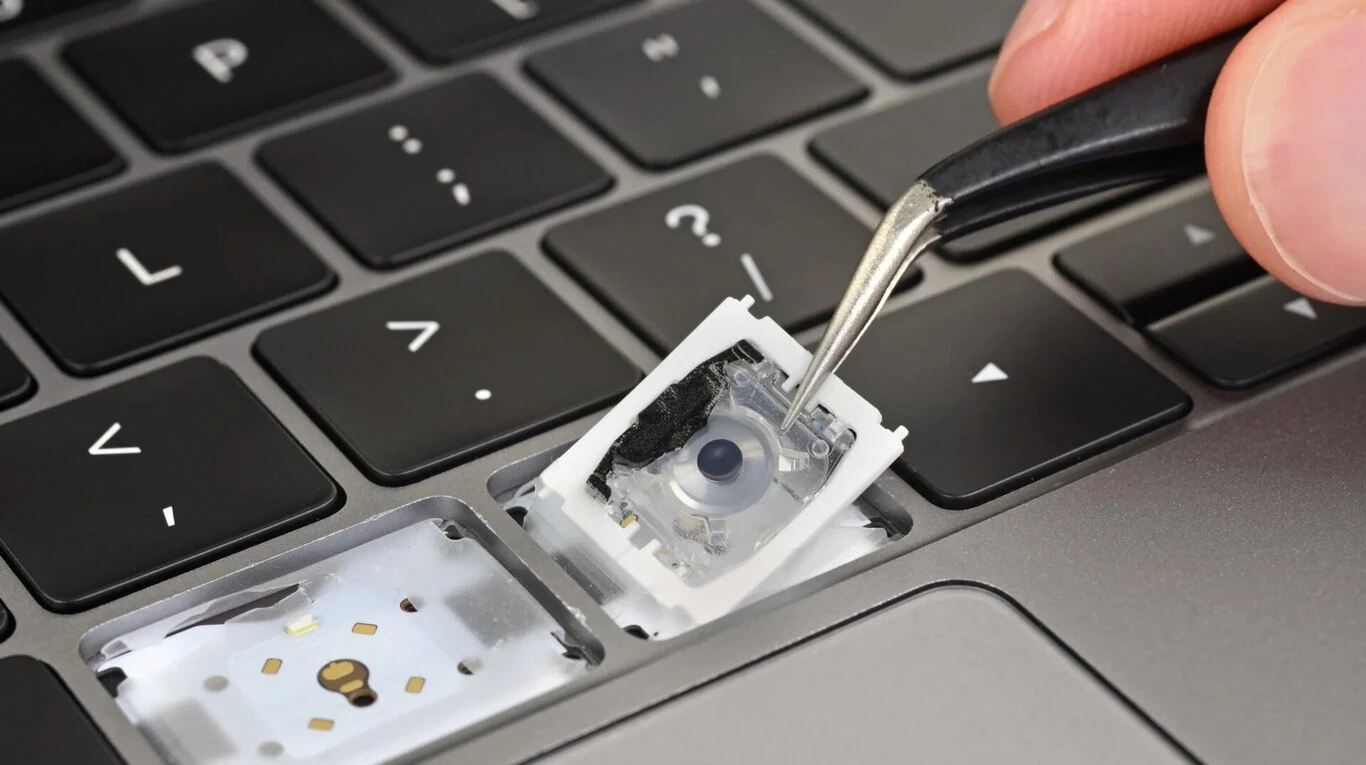 A grandes males, grandes remedios: le pedían más de 600 dólares por arreglar su Mac. No se lo pensó dos veces y fue directo a Tim Cook