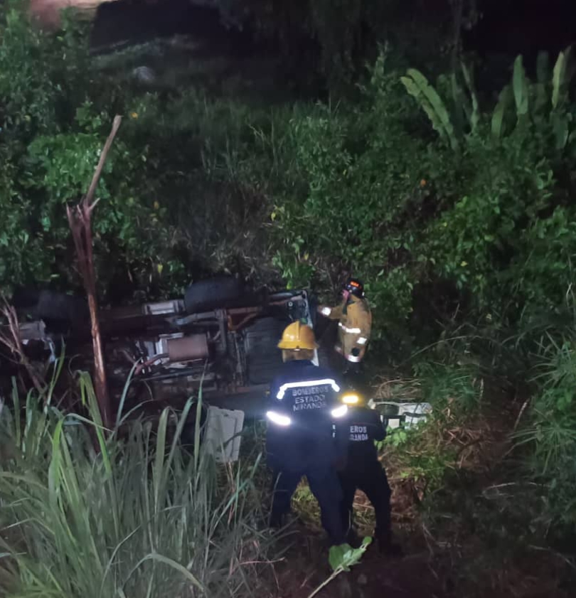 Volcamiento en el puente de La Virginia dejó 3 heridôs de gravedad y 1 persona fallecidâ