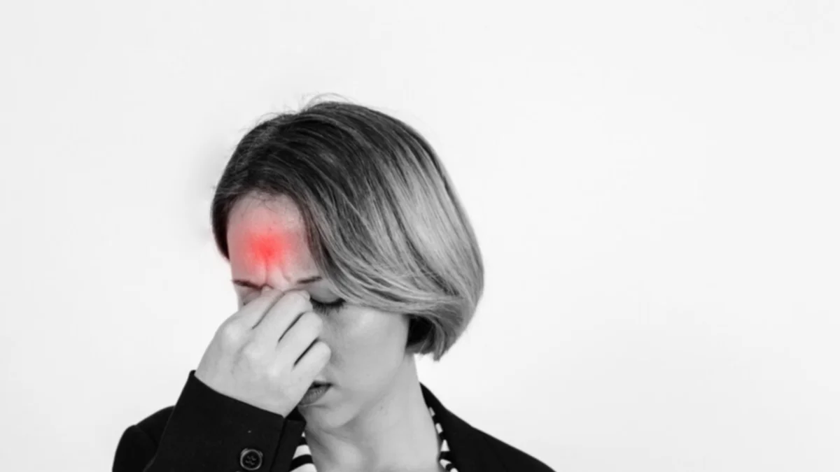 Alivia el dolör de cabeza con este remedio natural que puedes preparar en 10 minutos