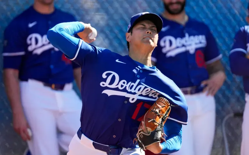 Shohei Ohtani cumple en su primera sesión de picheo con los Dodgers