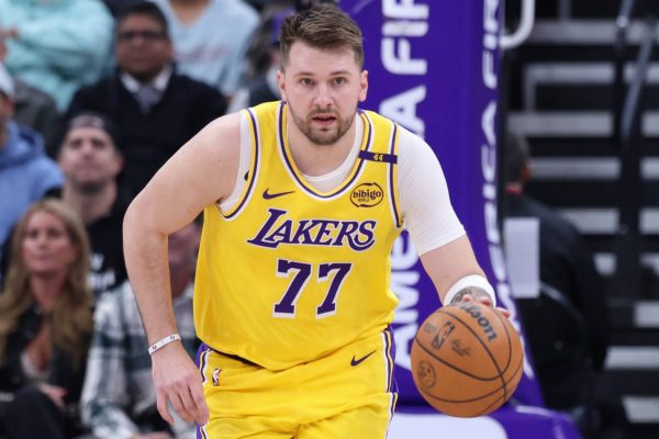 Luka Doncic entra en la historia de los Lakers con una actuación magistral que lo iguala con la leyenda Kareem Abdul-Jabbar