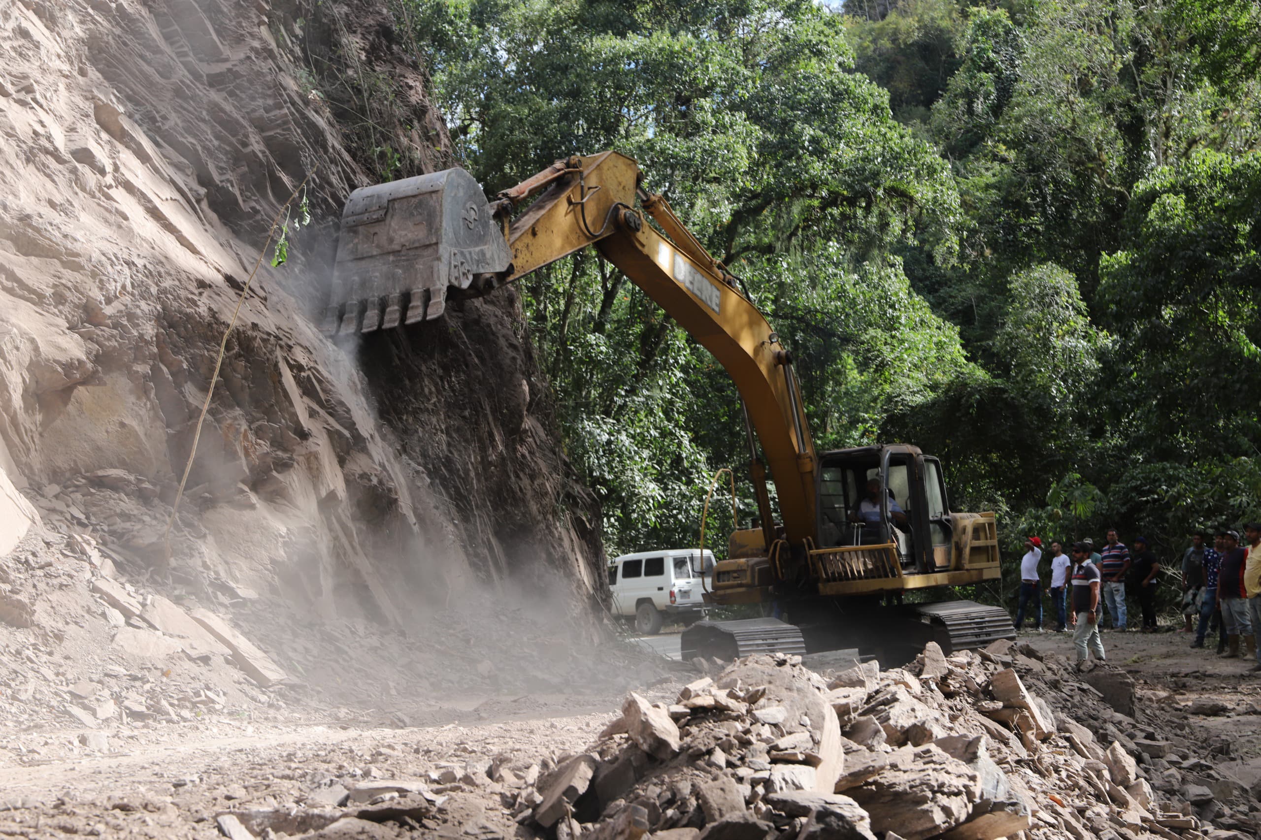 Avanza el mejoramiento de infraestructura vial en Caripe con obras de ensanchamiento y asfaltado (+ Fotos)
