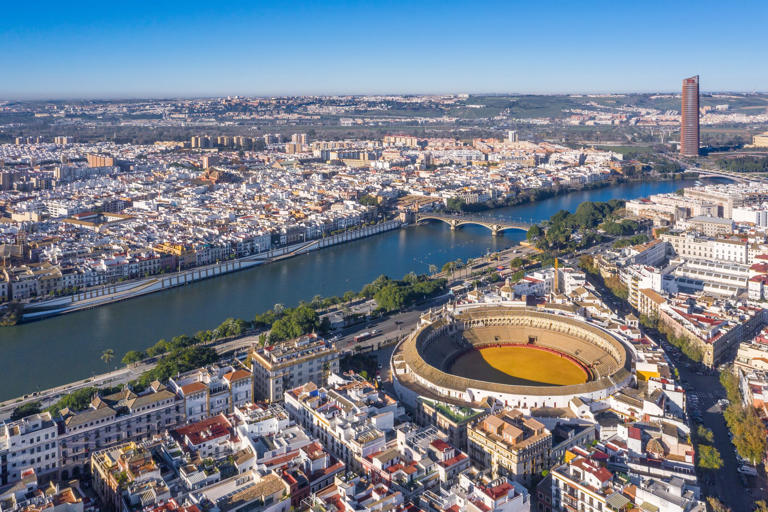 Francia pide a todos sus ciudadanos que hagan las maletas hacia una ciudad en territorio español