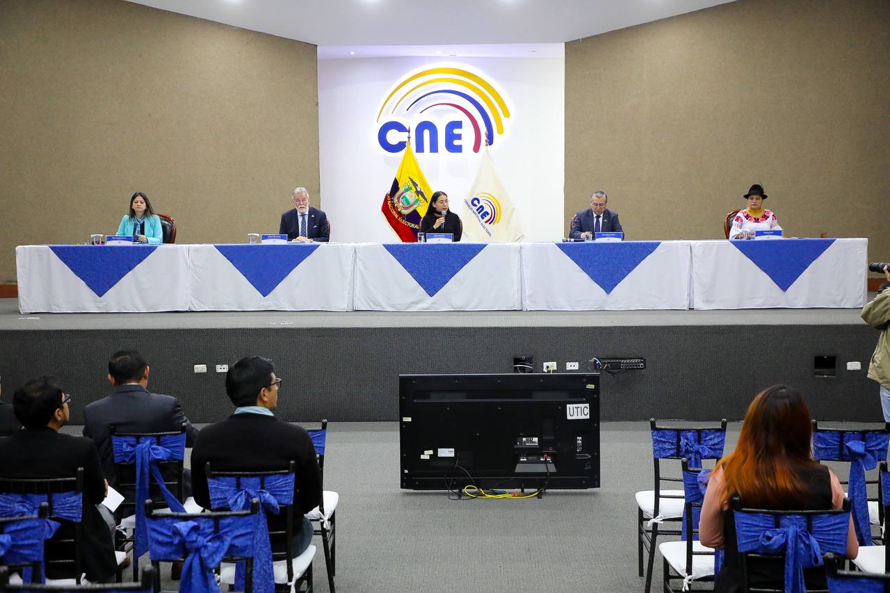 CNE: De confirmarse tendencias, habrá balotaje en elecciones presidenciales en Ecuador