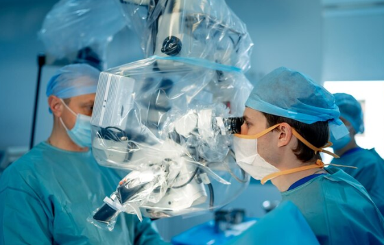 Joven dona 65% de su hígado a su madre en el primer trasplante hepático con donante vivo en Perú