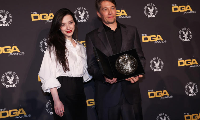 ‘Anora’ se consolida como favorita en la carrera a los Oscar 2025 tras ganar los Critics