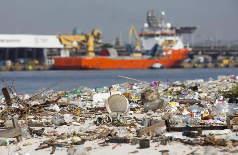 Islote en Río de Janeiro revela la magnitud de la contaminaciön por basura acumulada