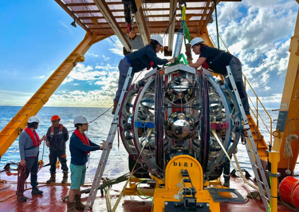 Descubrimiento revolucionario: detectan neutrino de alta energía en el fondo del mar Mediterráneo y revelan nuevos misterios cósmicos