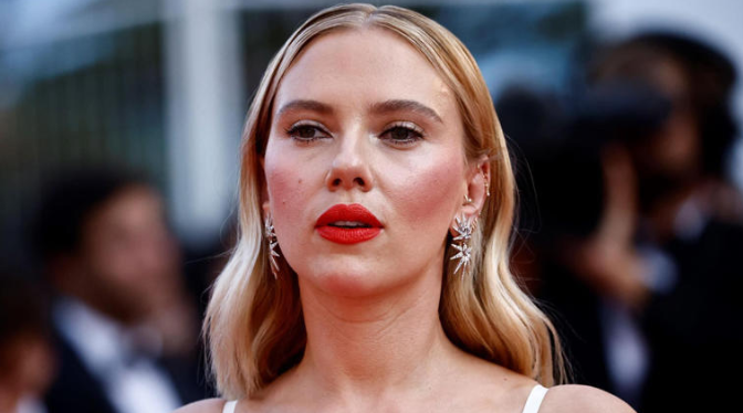 Scarlett Johansson pide a EE.UU. regular la IA tras video falso hablando de Kanye West