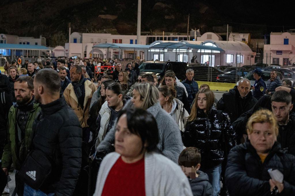 9.000 personas han abandonado Santorini por temor a la oleada de terremotøs
