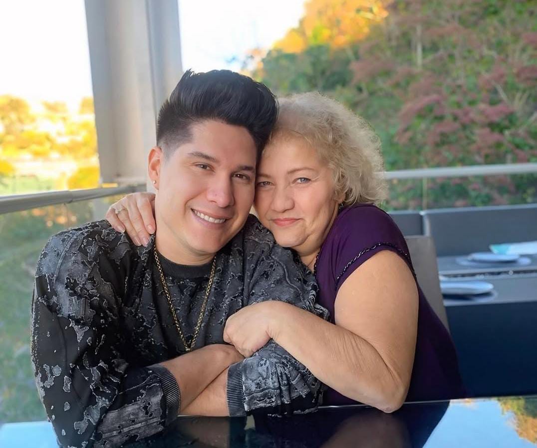 Reconciliación familiar: Chyno Miranda y su madre se reúnen