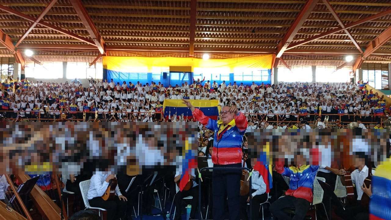 Un megaconcierto deleitó a barineses por el 50 aniversario del Sistema de Orquestas
