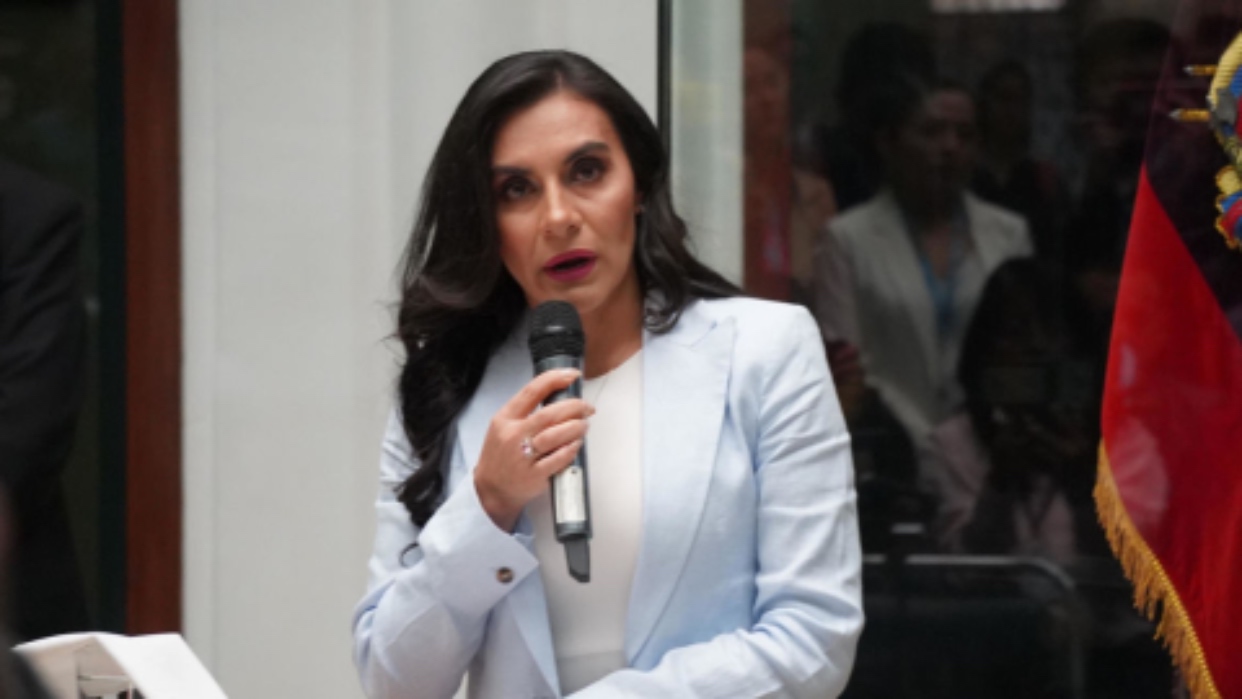 Impiden a la Vicepresidenta de Ecuador el acceso a su despacho por segunda vez