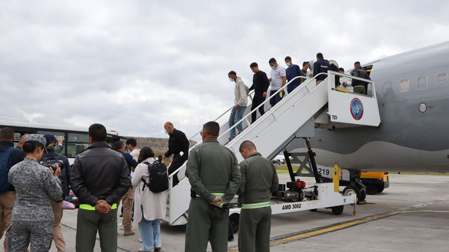 Colombia recibe a otros 91 connacionales deportados desde EE. UU.
