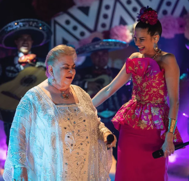 ¡Emotivo! Los famosos se despiden de Paquita la del Barrio con cariñosos mensajes