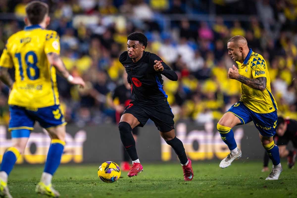 El FC Barcelona se mantiene en el liderato tras vencer 2-0 a Las Palmas