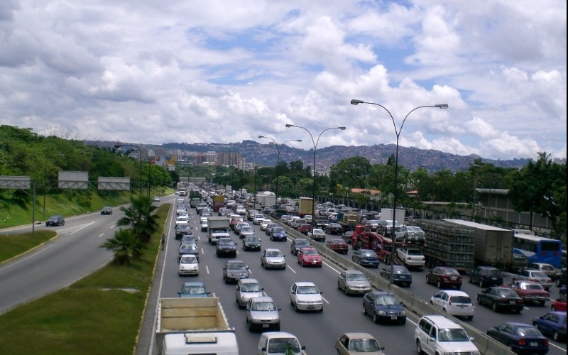 Accidënte en la Autopista Gran Cacique Guaicaipuro dejó dos personas heridäs