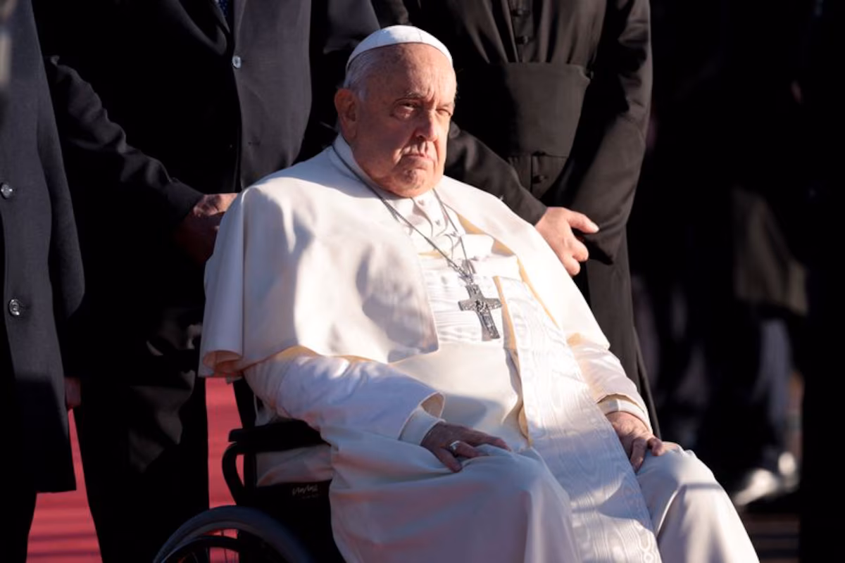 El Vaticano informó que el papa Francisco necesita “reposo absoluto” y no pronunciará el Ángelus del domingo