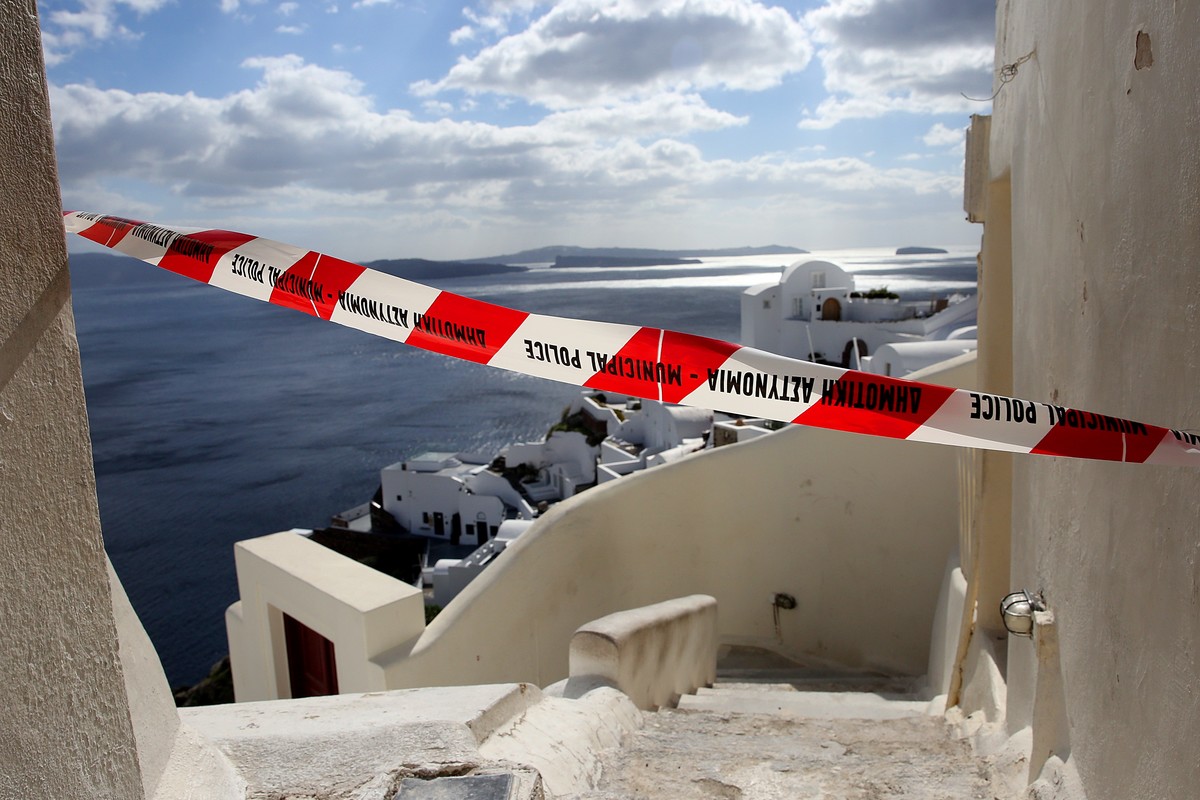 Santorini y los actuales efectos en el turismo por decreto de emergencia ante ola de sismos