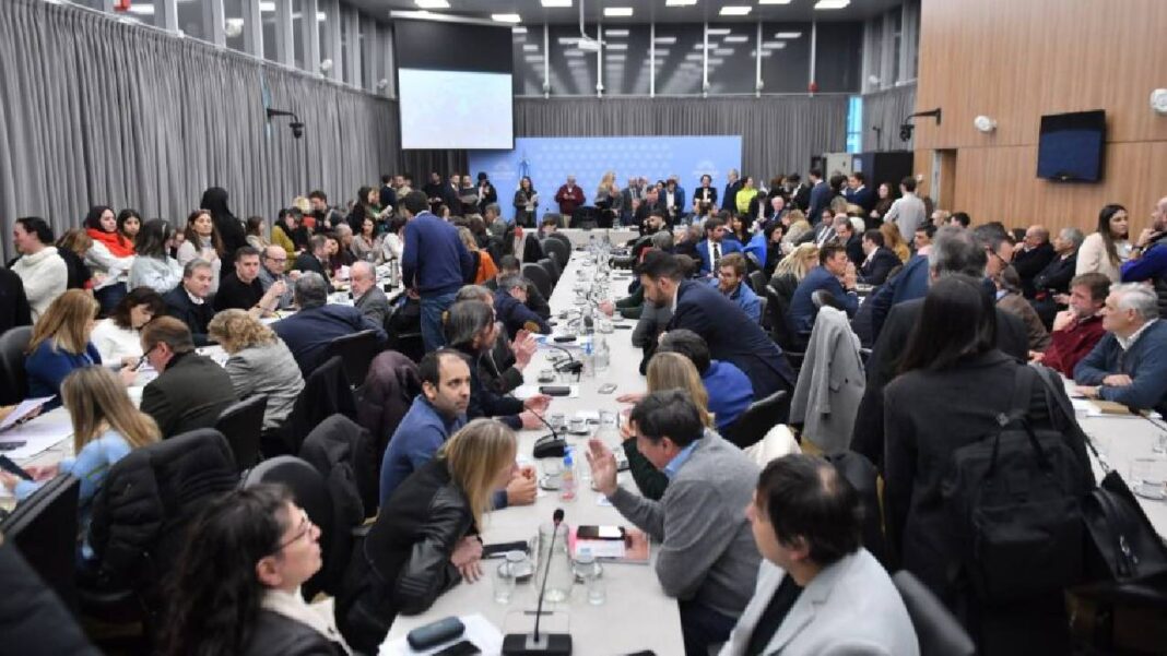 Avanza en el Parlamento argentino un proyecto para suspender las elecciones primarias
