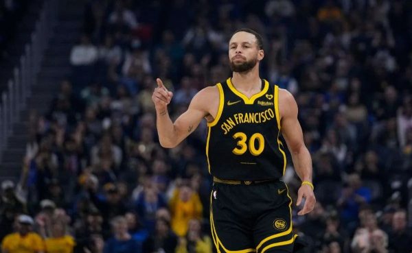 Warriors aplastó a Hornets y sumó una victoria histórica llegando a los 3 mil triunfos en la NBA