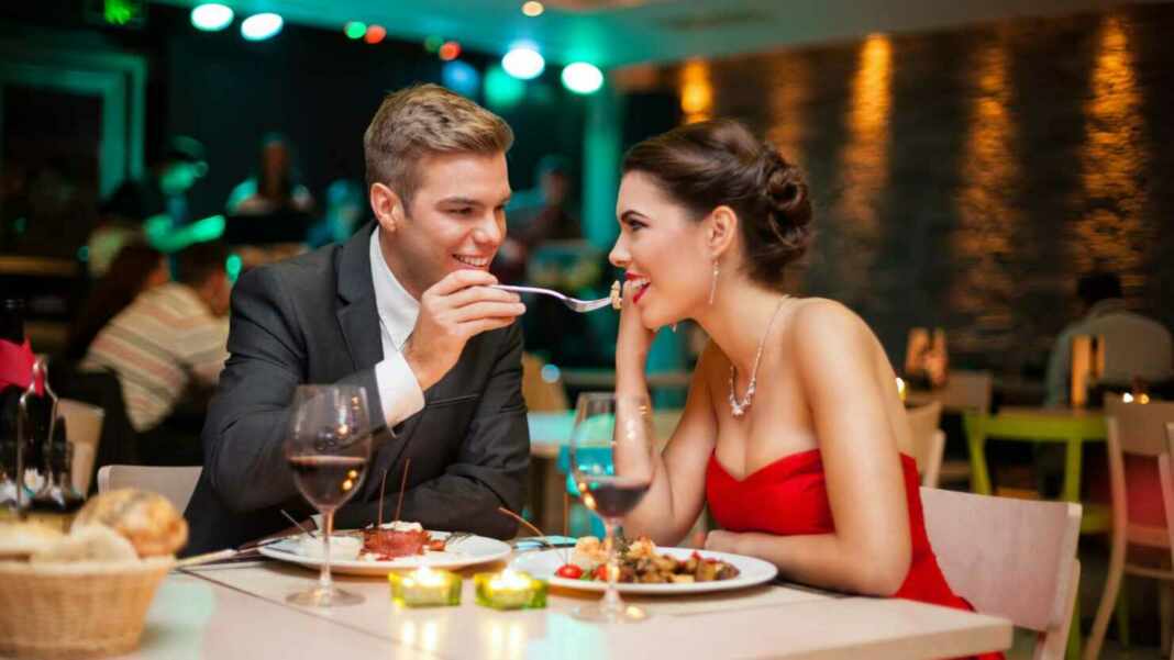 Las mujeres están más dispuestas al romance si tienen el estómago lleno, según estudio