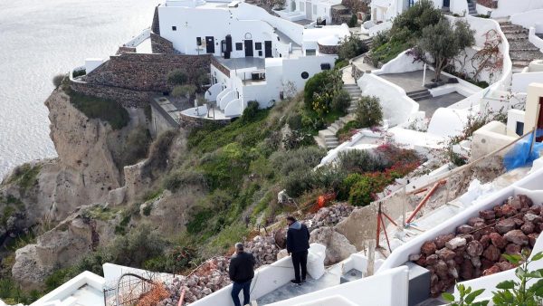 Una nueva ola de temblores sacude la isla griega de Santorini este miércoles y más de 11 mil personas han evacuado la isla