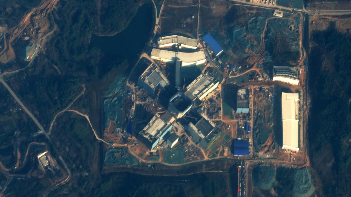 China habría construido una enorme planta de “fusión láser” nuclear, según imágenes satelitales