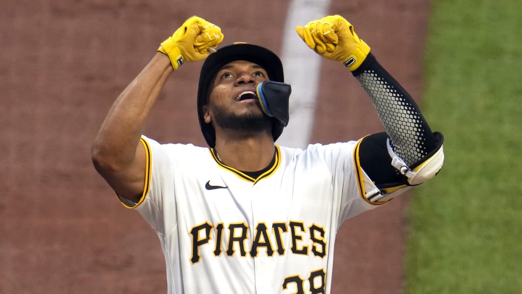 El besibolista venezolano Edward Olivares fue presentado por los Búfalos de Orix